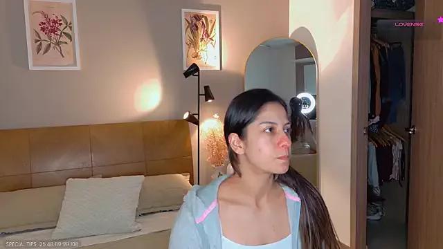 sarah_rayy from StripChat is Freechat