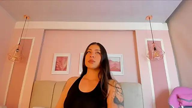 Sarah_Reidd from StripChat is Freechat