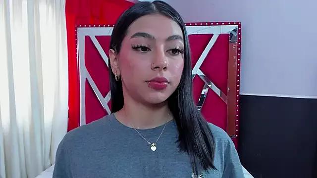 Sarahbrowm_ from StripChat is Freechat