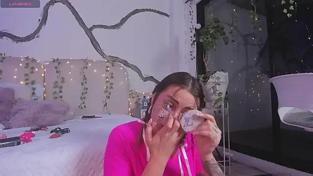 Try our streaming cams variety and talk on a personal level with our adorable girls streamers, showing off their bountiful shapes and dildos.