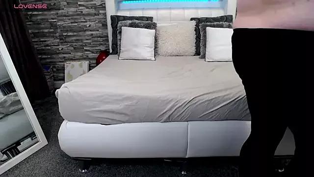 Try our streaming cams variety and talk on a personal level with our adorable girls streamers, showing off their bountiful shapes and dildos.