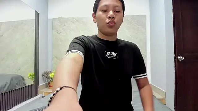 Sarahh-19 on StripChat 