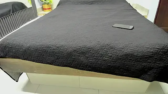 Sarahh-19 on StripChat 