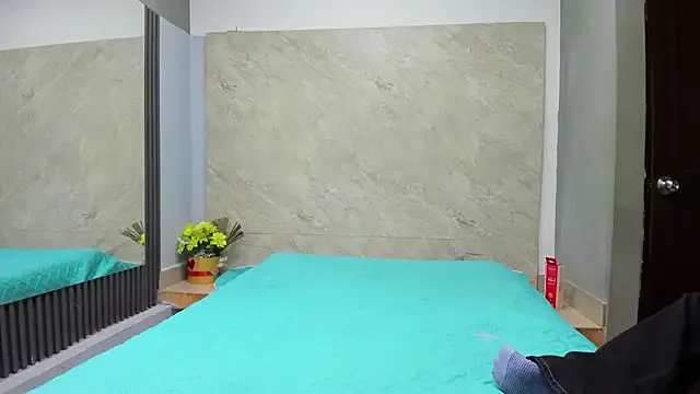 Sarahh-19 from StripChat is Freechat