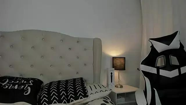 Try our streaming cams variety and talk on a personal level with our adorable girls streamers, showing off their bountiful shapes and dildos.