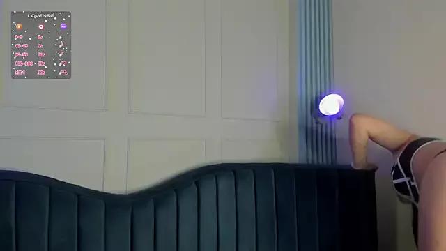 SarahMiler_ from StripChat is Freechat