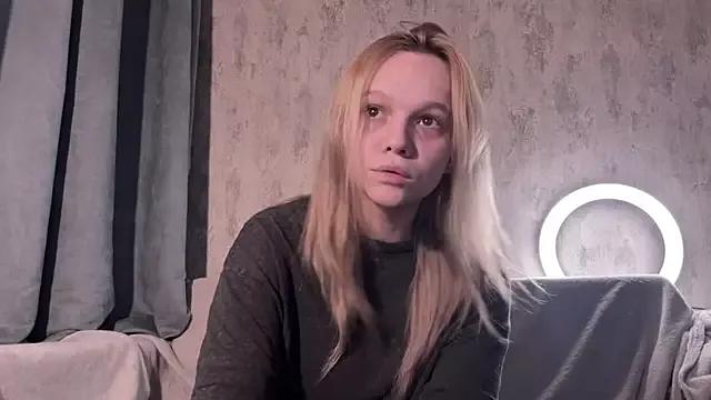 SarahRomantic from StripChat is Freechat