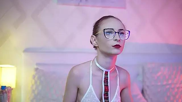 SaraiAngel from StripChat is Freechat