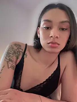 Sarakux from StripChat