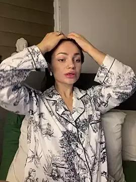 SaraLow from StripChat
