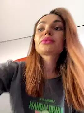SaraLow from StripChat is Freechat