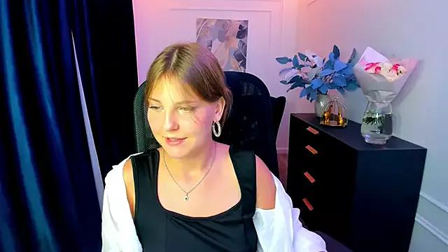 SaraMayki from StripChat is Freechat