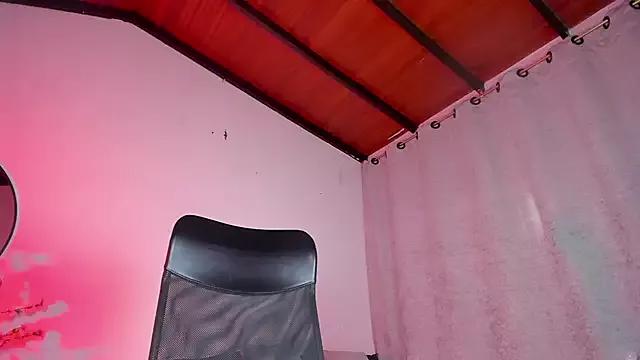 SaraMilf_69 from StripChat is Freechat