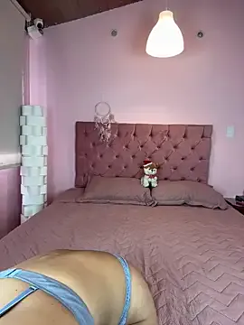 saramooon on StripChat 