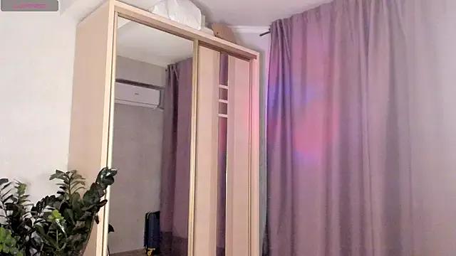 SaraShine_ from StripChat is Freechat
