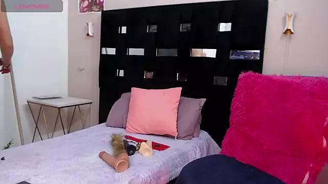 saray_0 from StripChat is Freechat