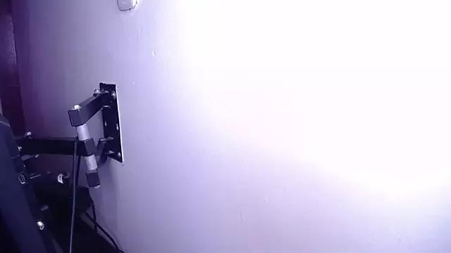 Sarayy_Collins from StripChat