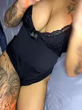 Sarinha_greluda from StripChat is Freechat