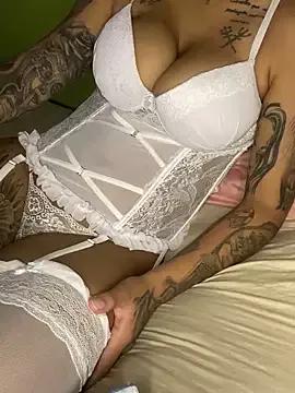 Sarinha_greluda from StripChat is Freechat