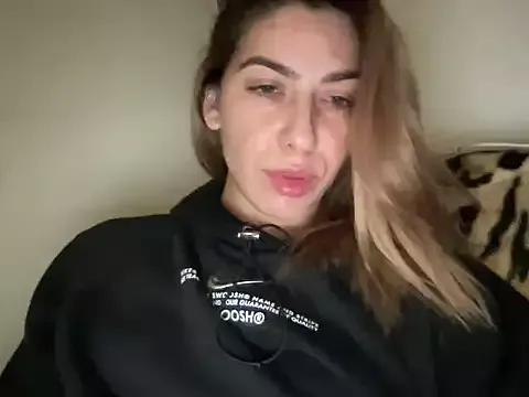sarrah_rossy from StripChat is Freechat