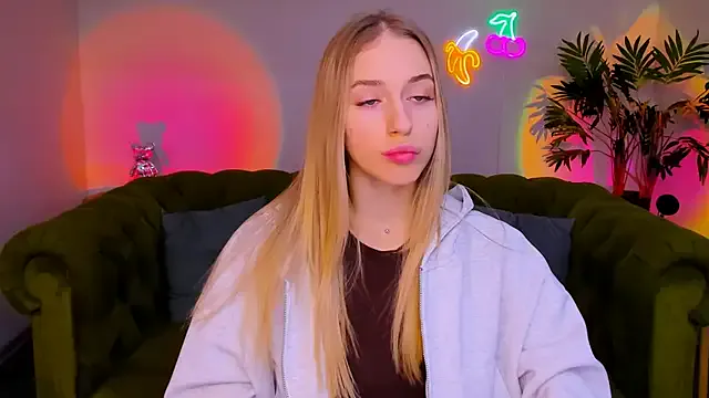 sassy_cutie from StripChat is Freechat