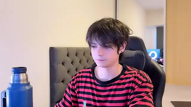 SasukeUhchiaa from StripChat