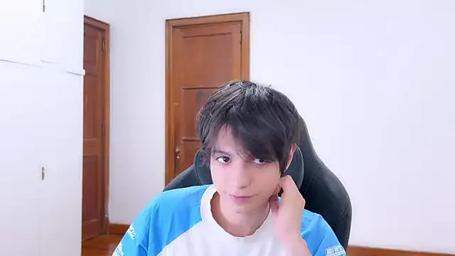 SasukeUhchiaa from StripChat