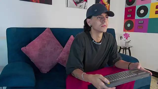 saul_stonee from StripChat is Freechat