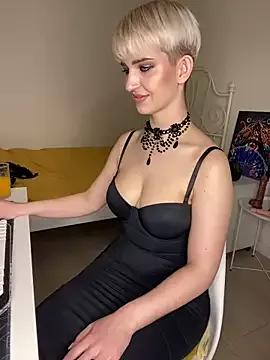 SavageLily from StripChat