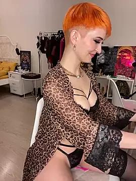 SavageLily from StripChat