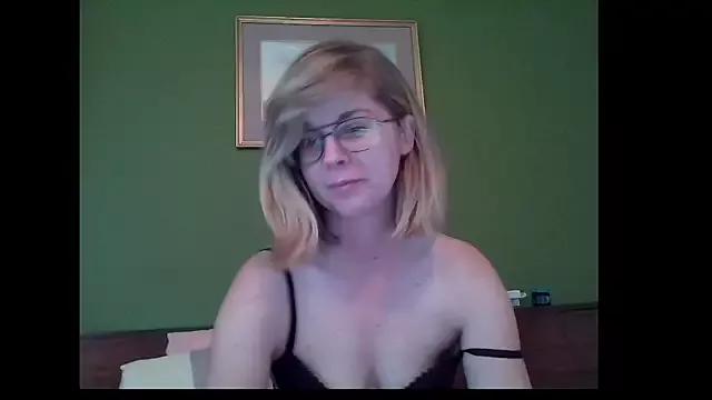 SavannaGirly from StripChat