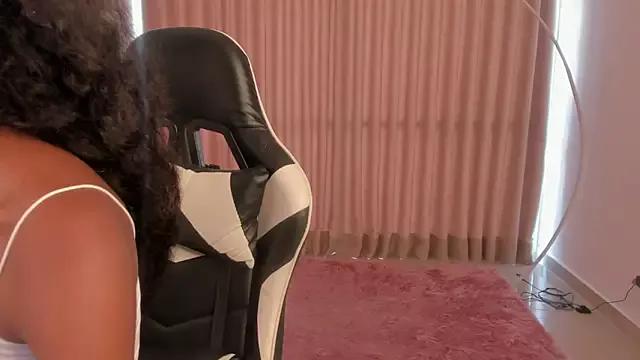 SavannahWildee from StripChat is Freechat