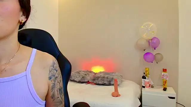 Scaarlettfox from StripChat