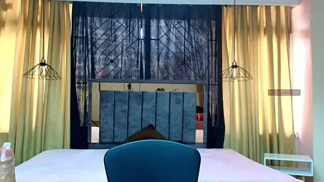 scarlet_milf_ from StripChat is Freechat