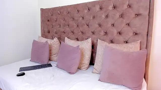 scarlett_buunny from StripChat is Freechat
