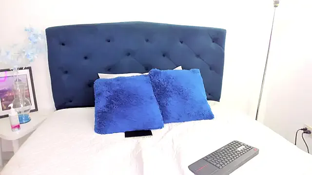 Scarlett_Glows1 from StripChat is Freechat