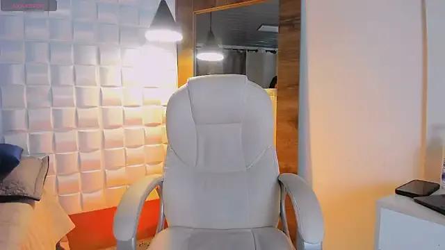 Scarlett_Kiiss from StripChat is Freechat