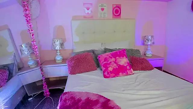 Try our streaming cams variety and talk on a personal level with our adorable girls streamers, showing off their bountiful shapes and dildos.