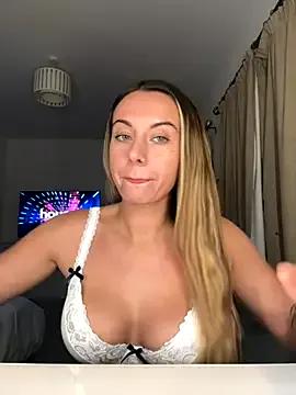 Scarlettroseeee from StripChat is Freechat