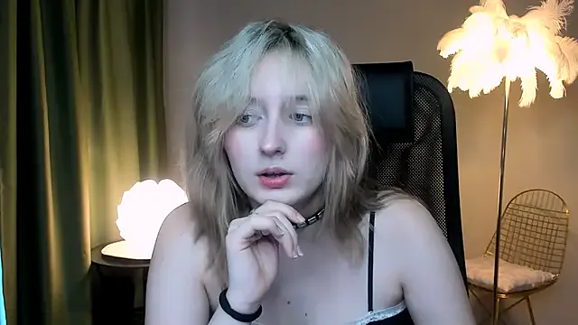 ScarlettScril from StripChat is Freechat