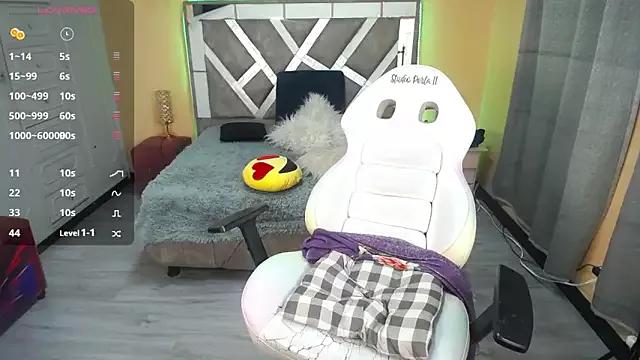 Try our streaming cams variety and talk on a personal level with our adorable girls streamers, showing off their bountiful shapes and dildos.