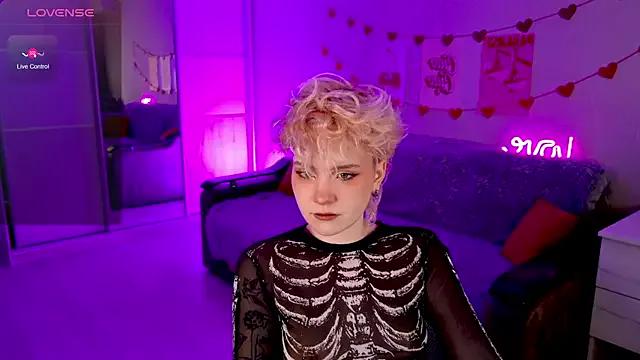 Try our streaming cams variety and talk on a personal level with our adorable girls streamers, showing off their bountiful shapes and dildos.