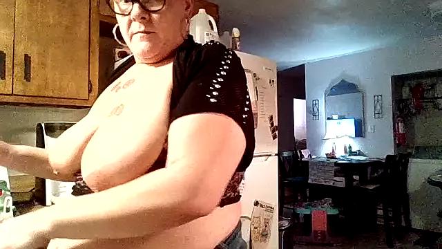 ScrawburryBBW from StripChat