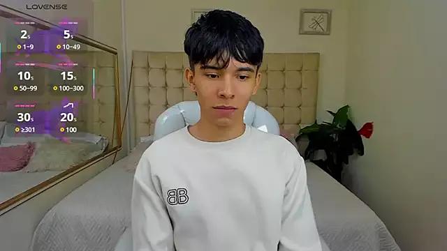 Sebastian_wolf_ from StripChat is Freechat