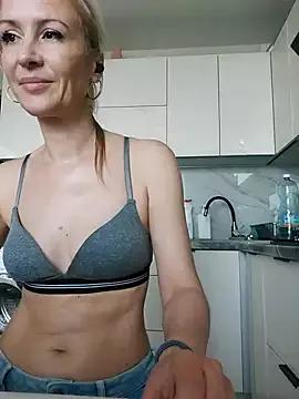 Selena3921 from StripChat