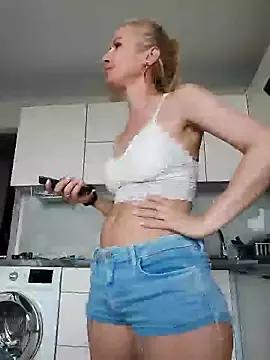 Selena3921 from StripChat is Freechat