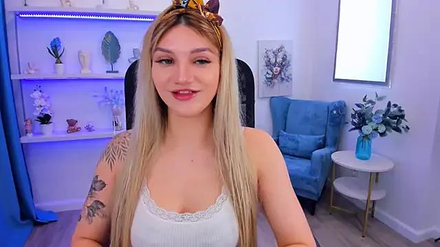 SelenaeMoore from StripChat