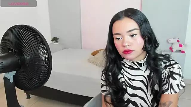 SelenaFox7 from StripChat