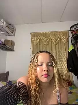 Selene_kisses from StripChat is Freechat