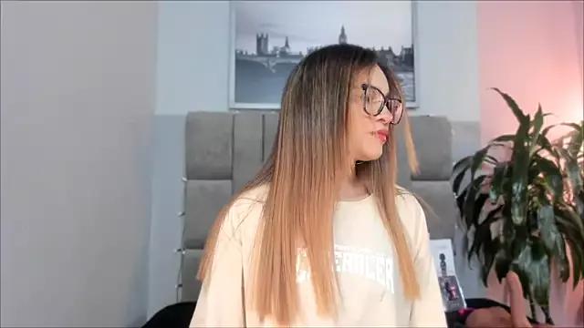 selene_tylor_ from StripChat is Freechat